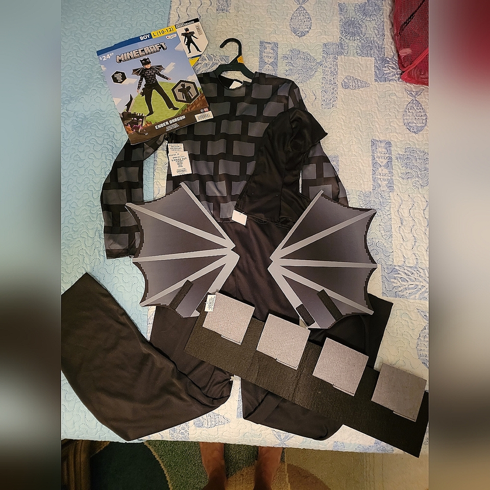 Minecraft Ender Dragon Halloween costume. Boys size L 10/12. Never been worn,NWT